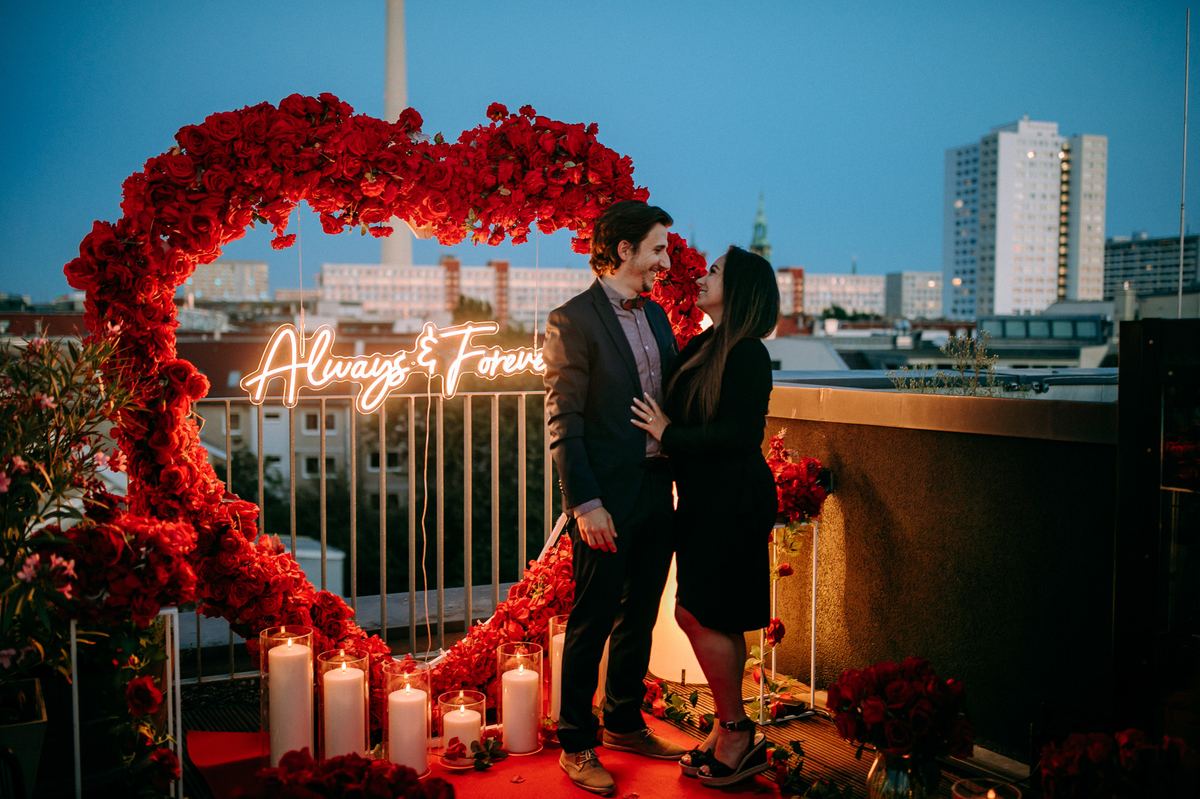 Heiratsantrag Berlin Rooftop Always Forever Neon