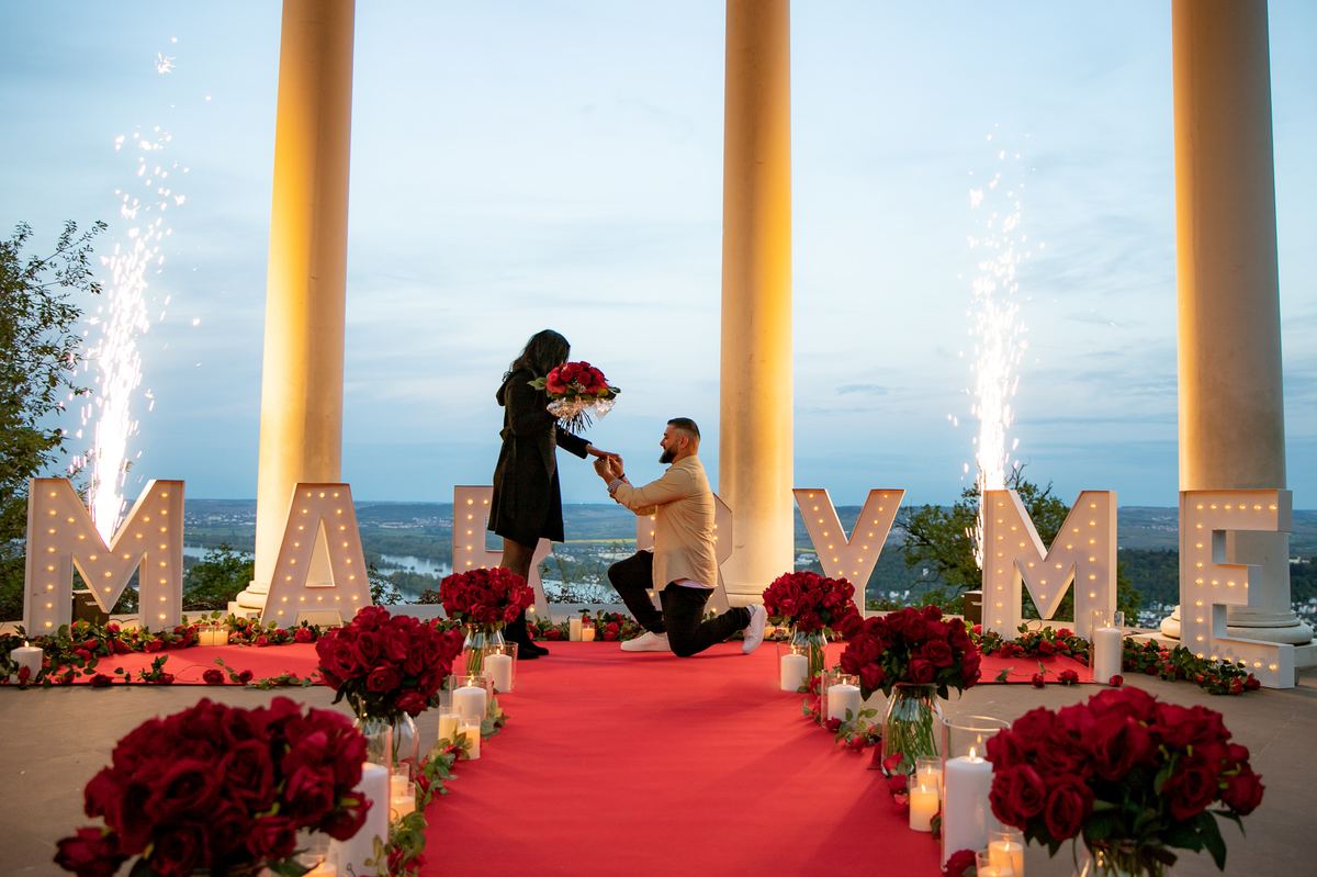 Heiratsantrag Niederwaldtempel Rüdesheim Feuerwerk Kniefall Rhein Panorama
